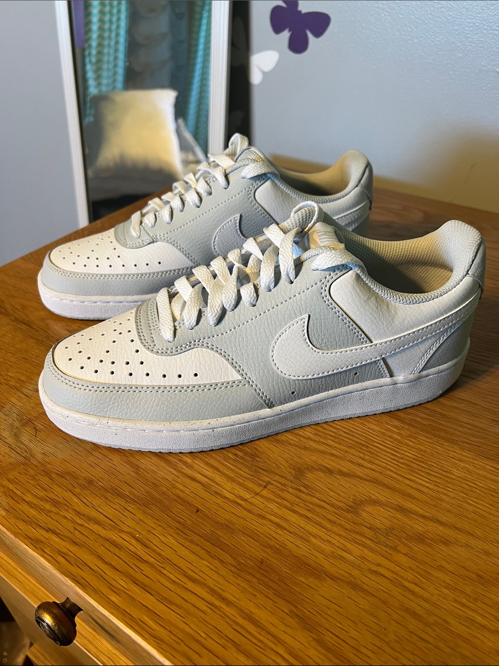 Nike Low-Top Sneakers Light Gray and White